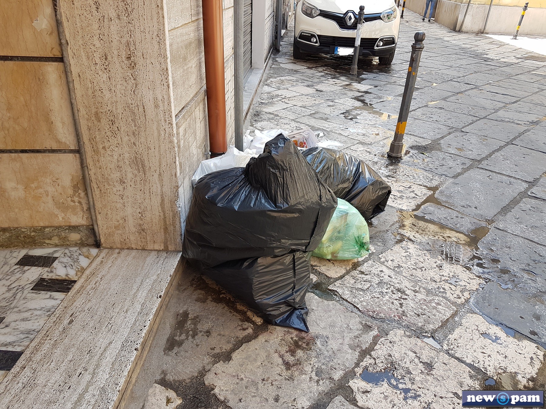 rifiuti via santabarbara