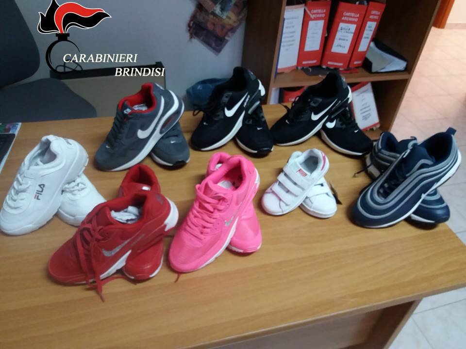 Trovato in possesso di otto paia di scarpe contraffatte: denunciato | newⓈpam.it - Informiamo Brindisi e provincia