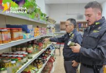 La Finanza sequestra oltre 4.600 prodotti alimentari irregolari in tre negozi